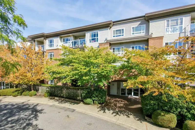 102 15885 84 AVENUE - photo 1 of 40