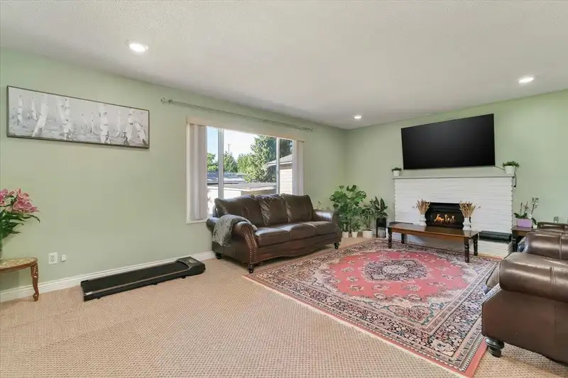 14567 CHARTWELL DRIVE - photo 3 of 25