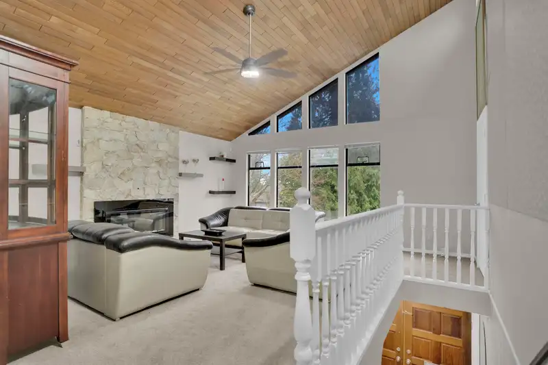 14305 68B AVENUE - photo 4 of 29