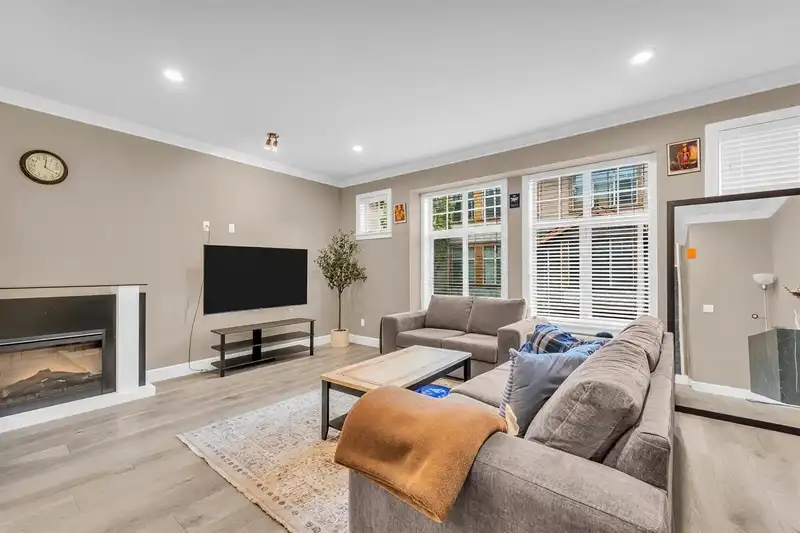 23 12036 66 AVENUE - photo 3 of 16