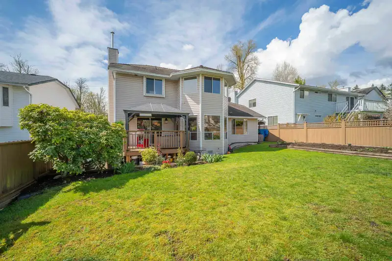 7838 160 STREET - photo 4 of 40