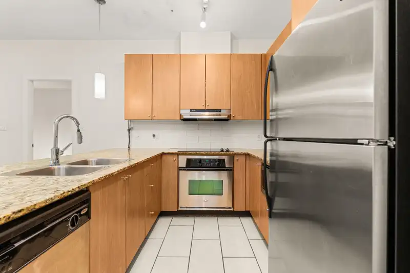 218 15322 101 AVENUE - photo 4 of 35