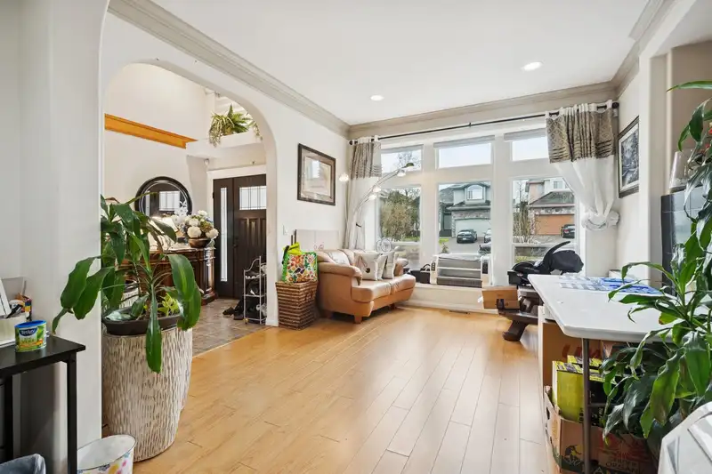 6740 150A STREET - photo 3 of 35