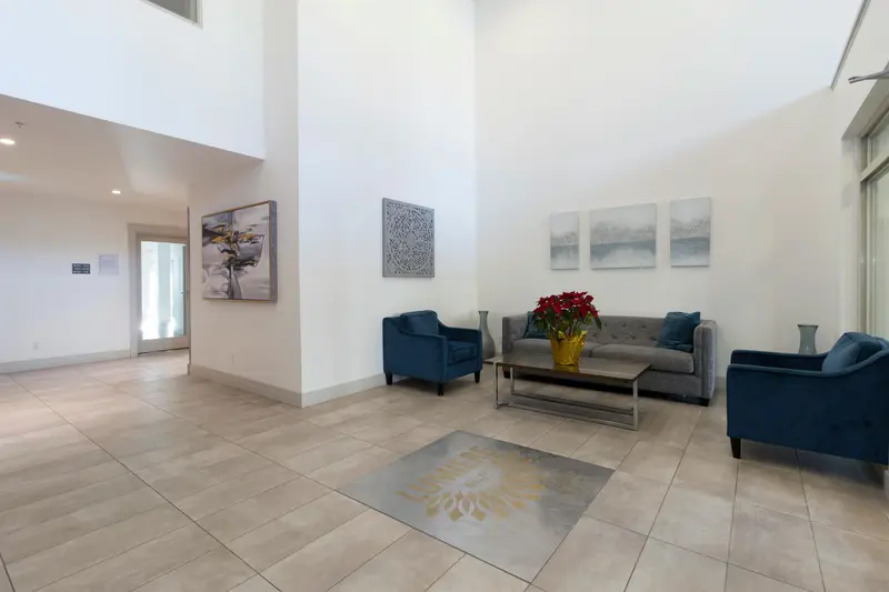 407 2436 KELLY AVENUE - photo 2 of 21