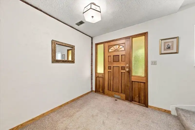 14790 55 AVE AVENUE - photo 3 of 25