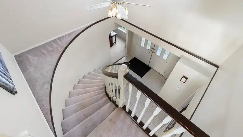 16232 87 AVENUE - photo 3 of 40