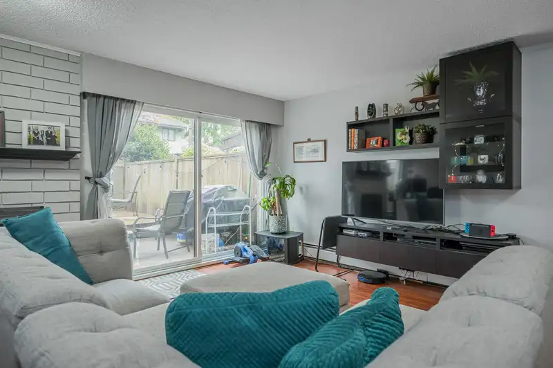 163 7486 138 STREET - photo 3 of 34