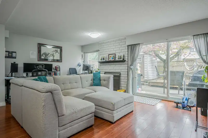 163 7486 138 STREET - photo 4 of 34