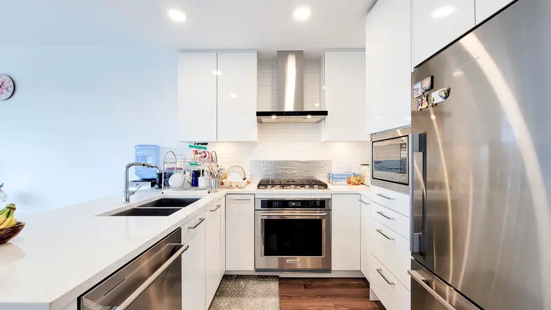 1204 518 CLARKE ROAD - photo 2 of 17