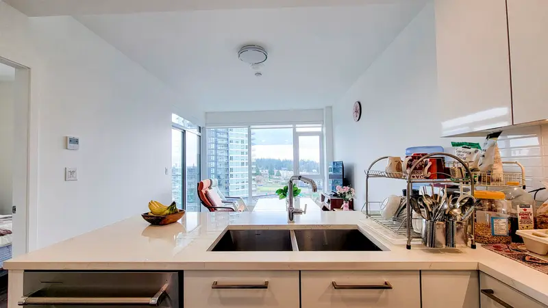 1204 518 CLARKE ROAD - photo 4 of 17