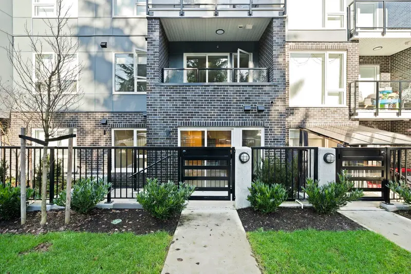 103 2002 ST. GEORGE STREET - photo 2 of 25