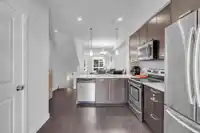 81 5888 144 STREET - thumbnail 9