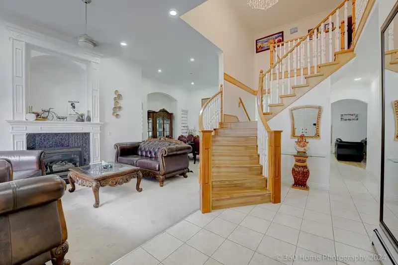 9129 122 STREET - photo 2 of 39