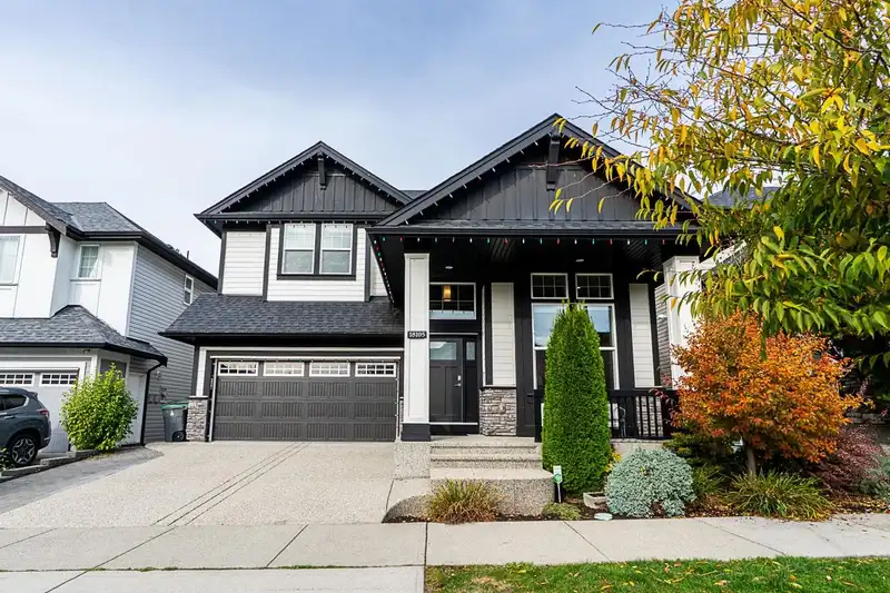 18105 67 AVENUE - photo 1 of 40