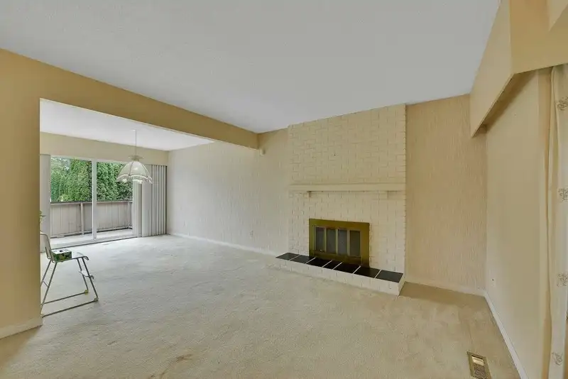 13270 87B AVENUE - photo 3 of 28