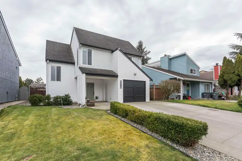 6016 BROOKS CRESCENT - photo 2 of 36