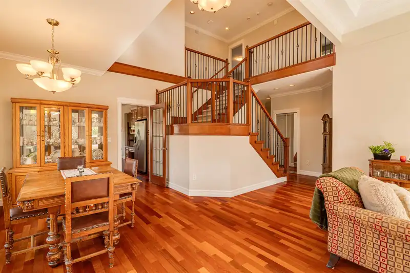16453 61 AVENUE - photo 3 of 40