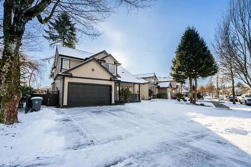 7460 WILTSHIRE DRIVE - photo 1 of 40