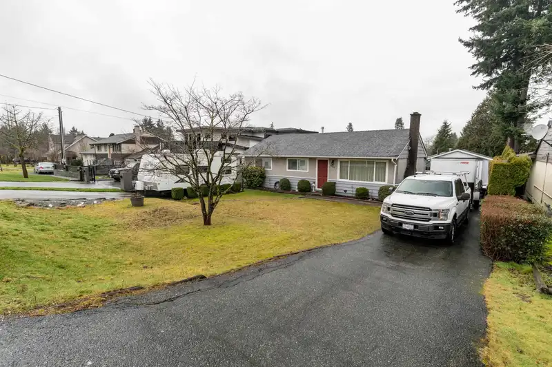 10137 127TH STREET - photo 3 of 33