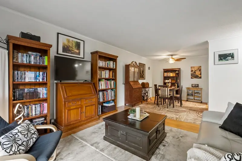 106 1720 SOUTHMERE CRESCENT - photo 3 of 25