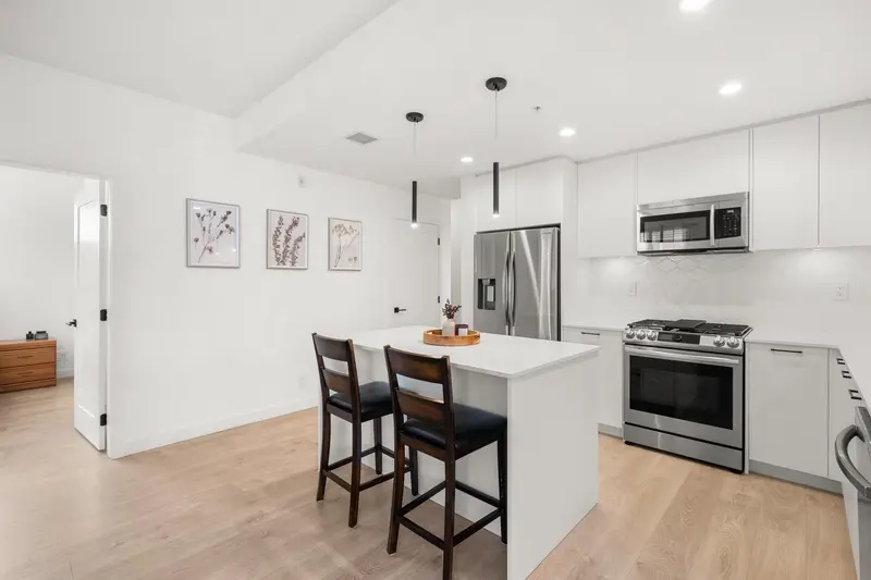 202 20052 83A AVENUE - photo 2 of 25