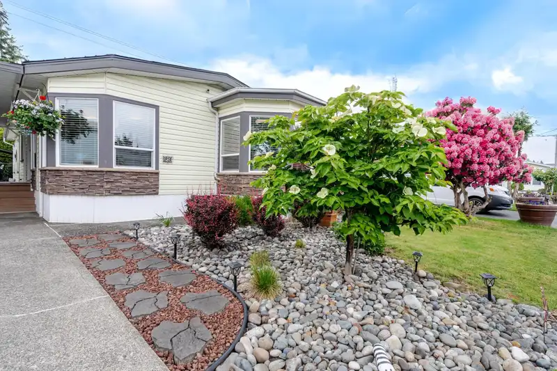 29 8670 156 STREET - photo 4 of 40