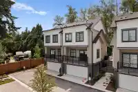 81 9688 182A STREET - thumbnail 4