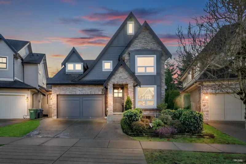 16238 25 AVENUE - photo 1 of 25