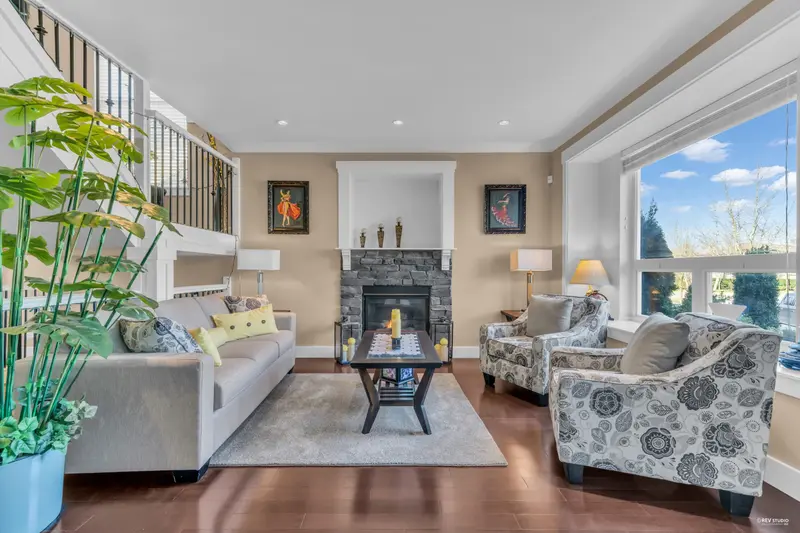 16238 25 AVENUE - photo 2 of 25