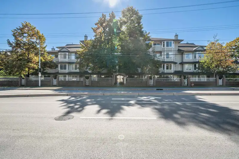 401 12110 80 AVENUE - photo 2 of 39