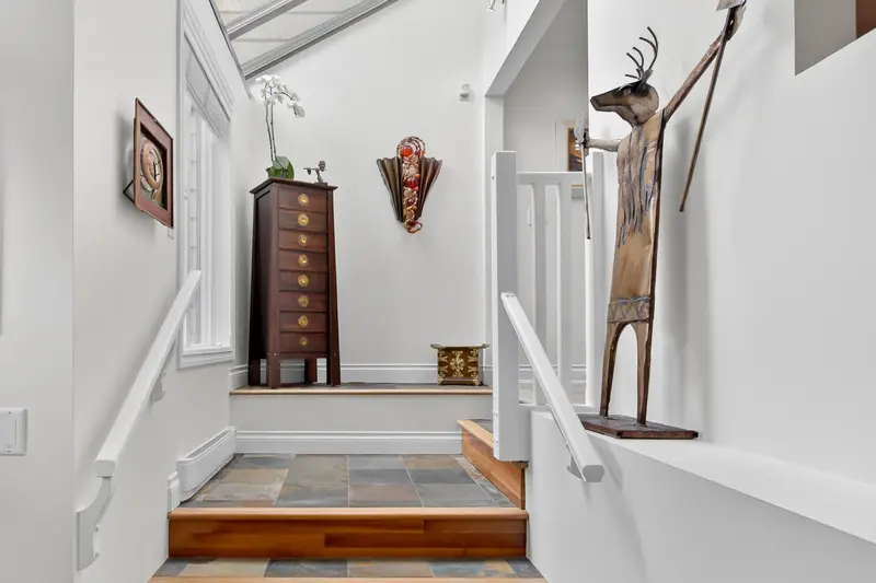 1279 EVERALL STREET - photo 4 of 25