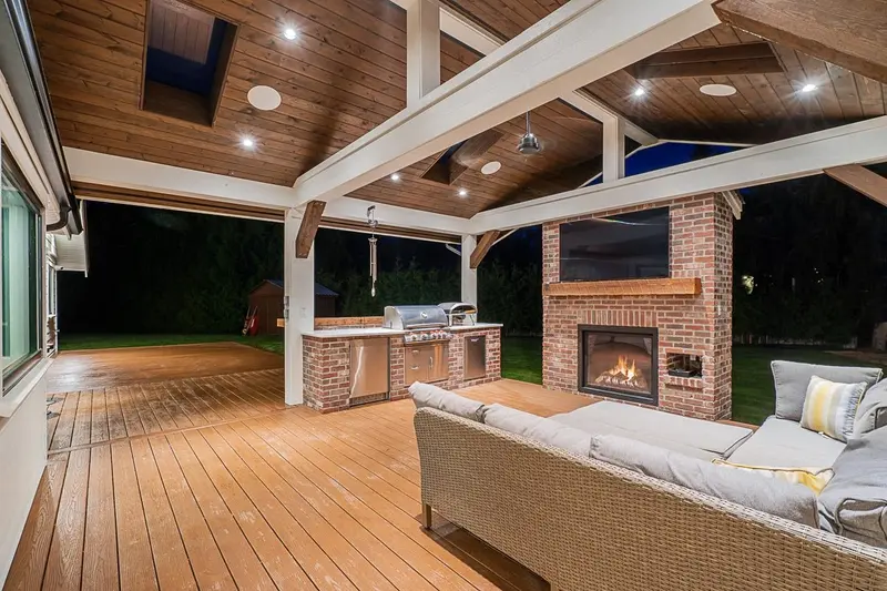 4650 MARTINGALE CRESCENT - photo 3 of 25