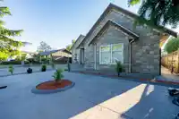 6149 175B STREET - thumbnail 2