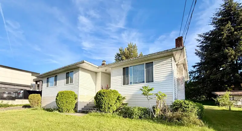 13688 113 AVENUE - photo 1 of 7