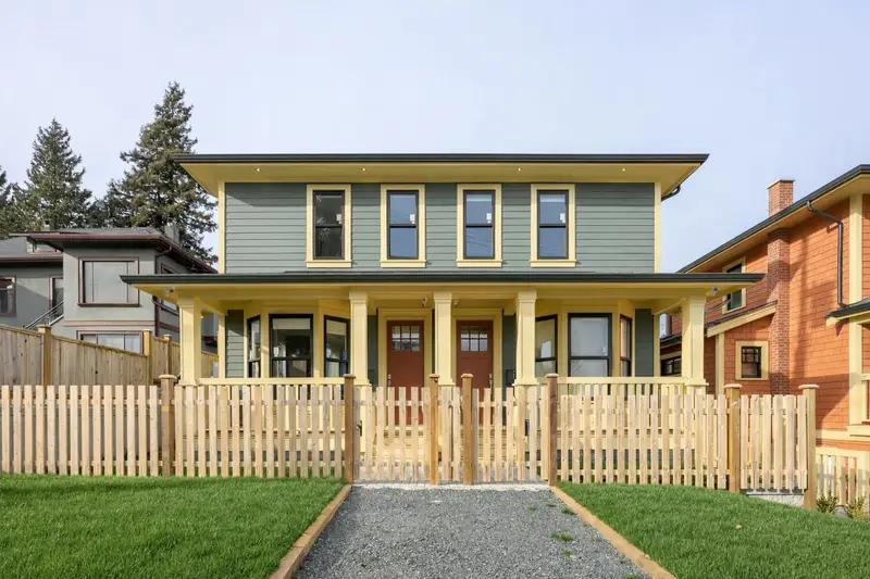 101 1125 CARTIER AVENUE - photo 1 of 25