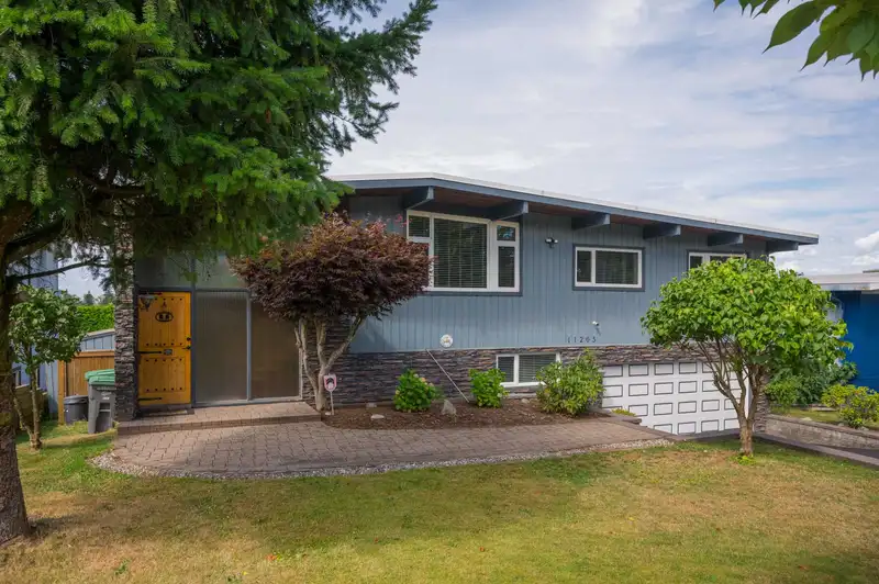 11265 136 STREET - photo 3 of 40