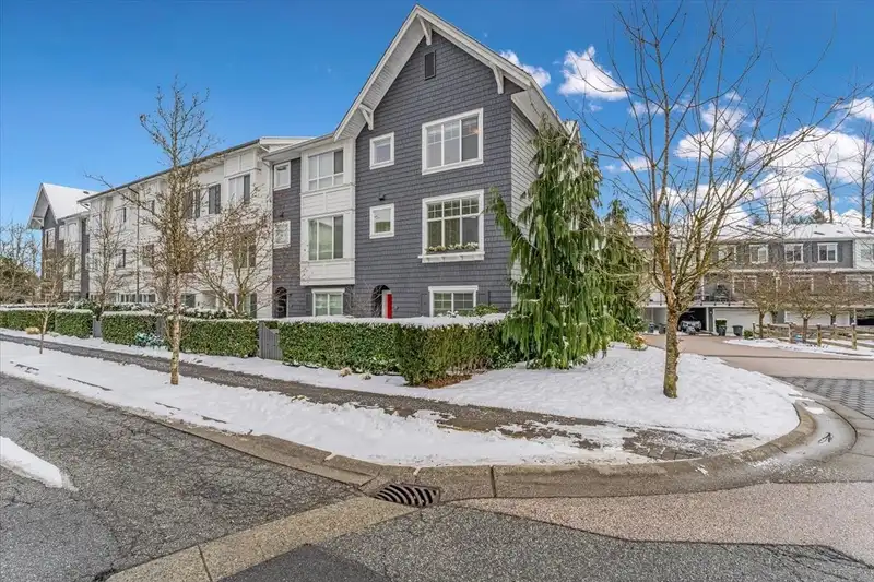 9 15340 GUILDFORD DRIVE - photo 1 of 22