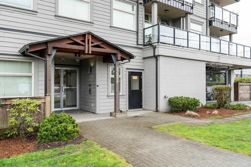 304 22858 LOUGHEED HIGHWAY - photo 4 of 23