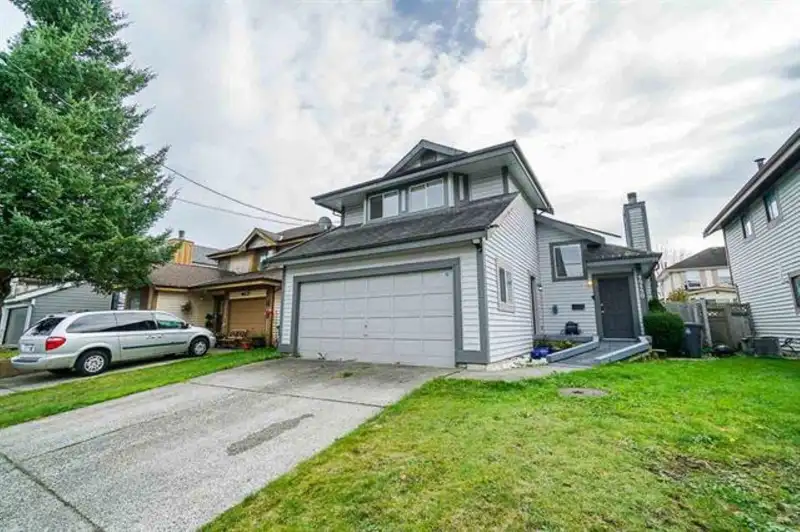 15130 98 AVENUE - photo 1 of 33