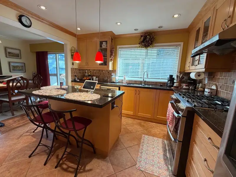 8936 QUEEN MARY BOULEVARD - photo 4 of 26