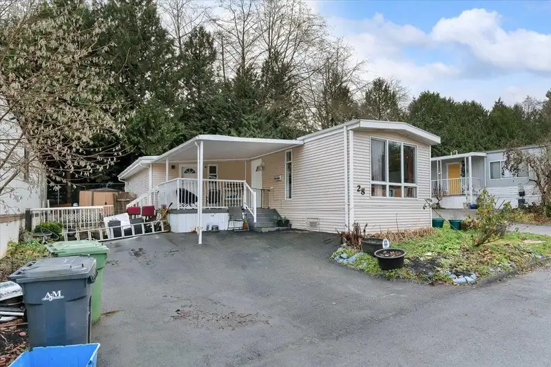 28 8220 KING GEORGE BOULEVARD - photo 1 of 25