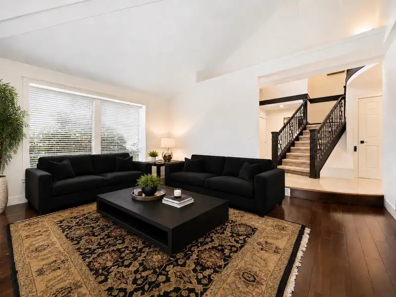 15160 81 AVENUE - photo 2 of 25