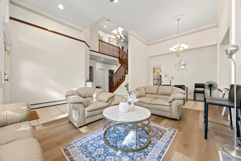 16291 80 AVENUE - photo 3 of 21