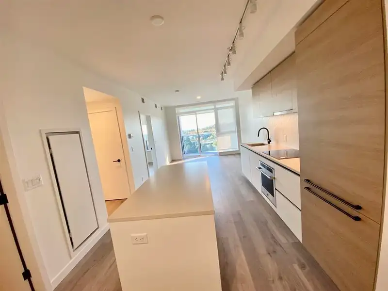 1801 13428 105 AVENUE - photo 3 of 22