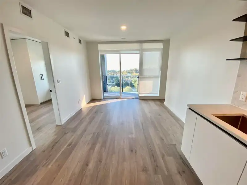 1801 13428 105 AVENUE - photo 4 of 22