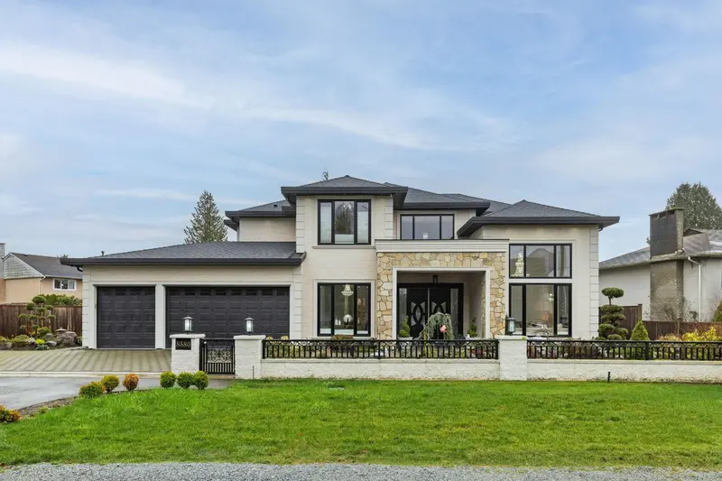 8580 CAMDEN CRESCENT - photo 1 of 25