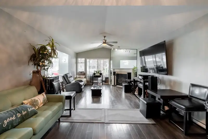 213 7156 121 STREET - photo 3 of 24