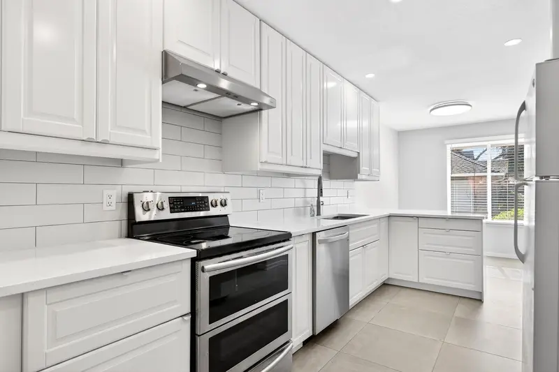 7 20985 CAMWOOD AVENUE - photo 2 of 25