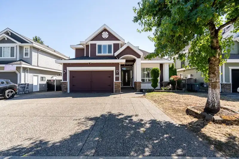 14836 68 AVENUE - photo 1 of 40