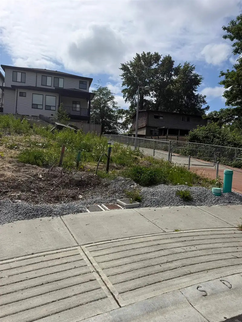 11420 138A STREET - photo 1 of 2